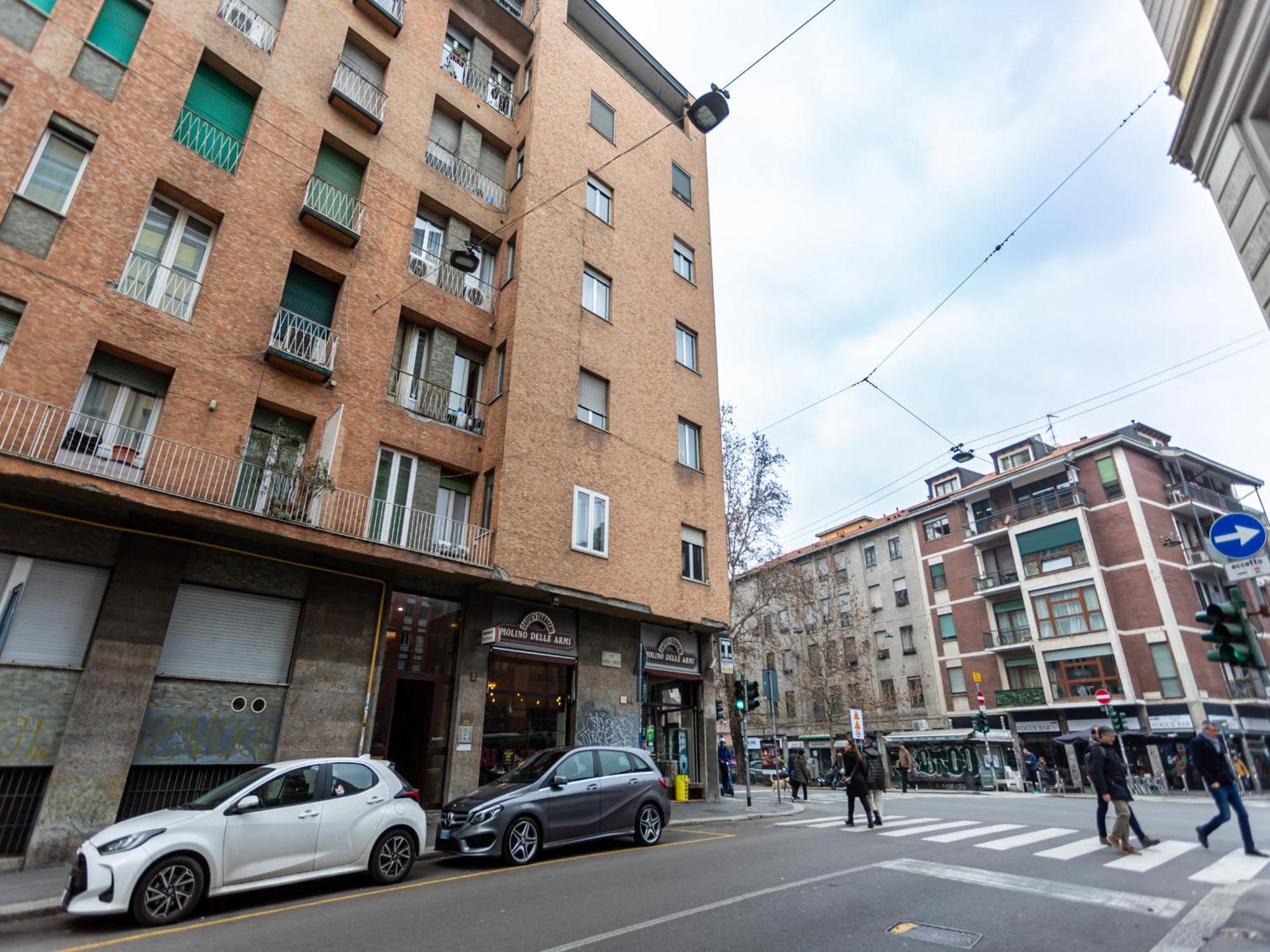 The Best Rent - Cozy Two-Bedroom Apartment Near Colonne S Lorenzo มิลาน ภายนอก รูปภาพ